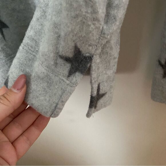 Socialite Top Long Sleeve Fleece Soft Star Print Gray Casual V-Neck Cozy Neutral - Picture 4 of 9